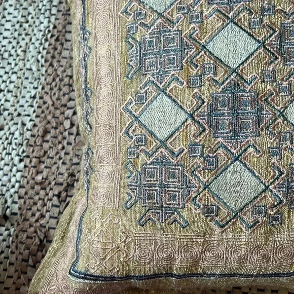 Lulu and Georgia pillows - Picture 4 of 4